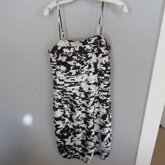 Black & White bodycon dress - Picture 6 of 7
